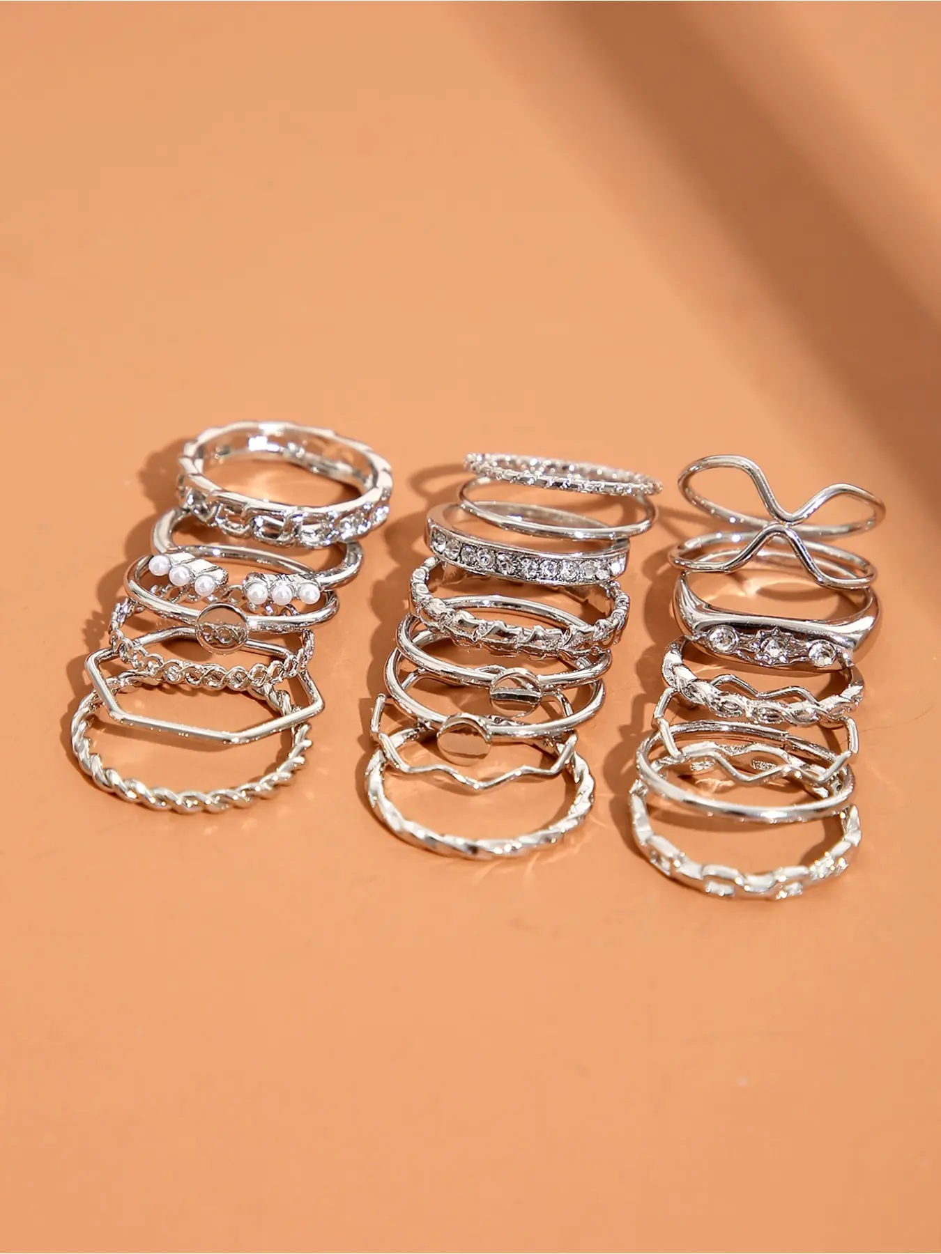 Set of 20 Geometric Metal Rings with Rhinestones, Elegant Jewelry Collection, Perfect Gift for Women, Stylish Accessories for All Occasions