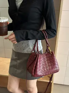 New Trendy Fashion Versatile Woven Convertible Fashionable Shoulder Bag Crossbody Bag for Women, High-End Unique Design Handbag Parachute Bag, Crossbody Purse