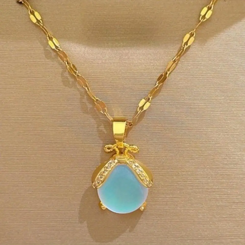 Women's Whimsical Ladybug Necklace - Gold-Plated Stainless Steel Adjustable Collarbone Chain with Celestial Moonstone Pendant, Casual Boho Chic Elegant Daily Jewelry Gift