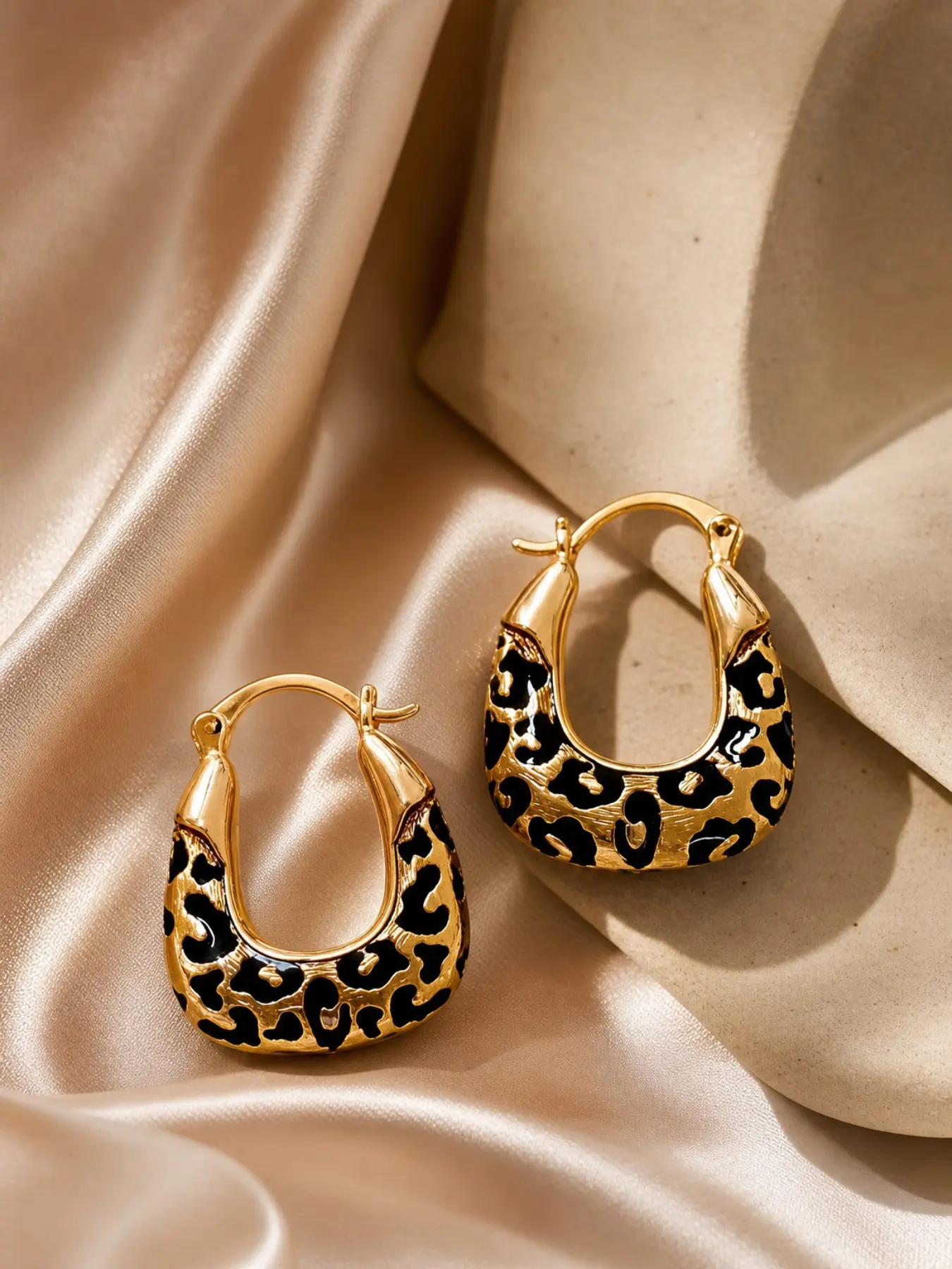 Women's Leopard Print U-Shaped Earrings, Leopard Print Jewelry, Animal Print Earrings, Casual Style, All-Season Wear, Unique Design, Lightweight Luxury Feel, Perfect Gift Idea, Statement Earrings, Fashion Earrings, Fashionable Earrings