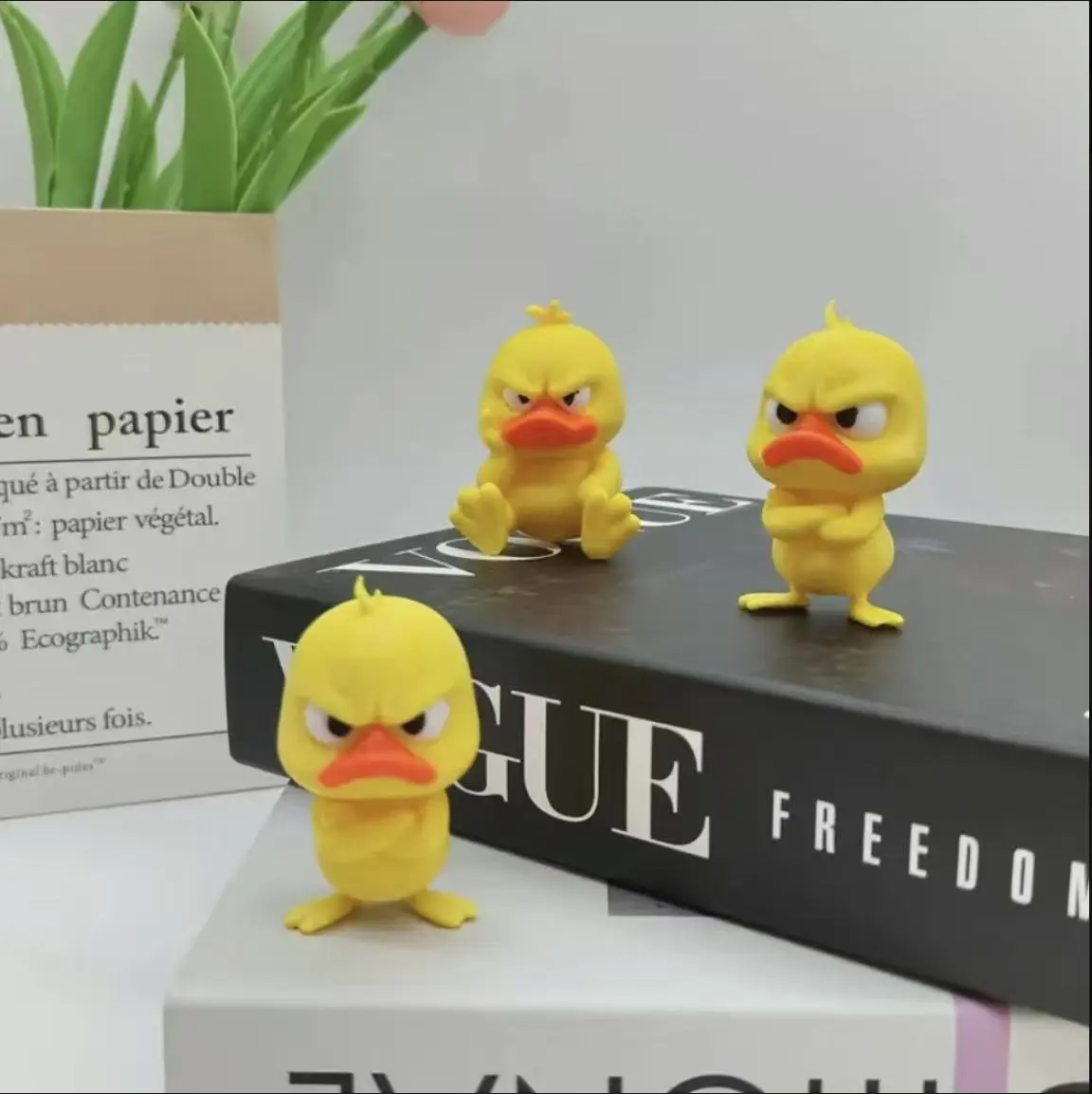 2Pcs Lightweight Funny Angry Duck Statue - Cute Cartoon Collectibles, 3D Decorative Accents Figurines, Animal Decorations Figurines, Desktop/Car Interior Or Home Decor Gift for Family