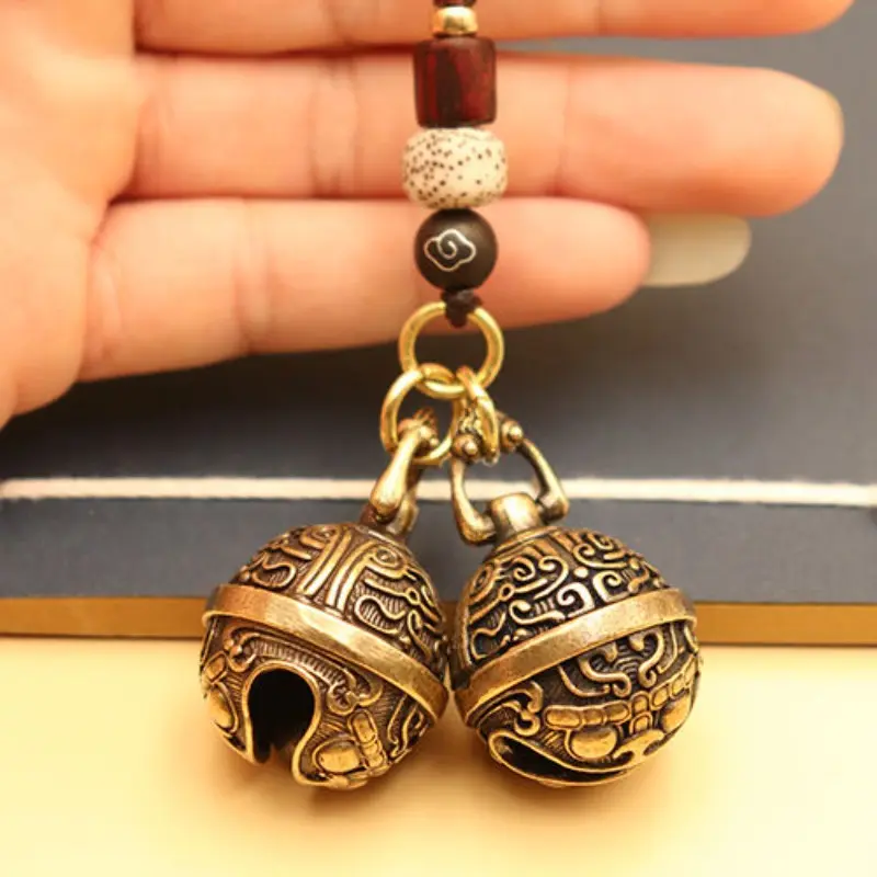 Bell 2pcs Brass Gargoyle Car Keychain, Key Chain for Car Keys, Wind Chime Pendant Accessory, Ancient China God Beast Pattern, Vintage Creative Gift for Men Women, Cool Keychains, Keychain Set, Key Accessories