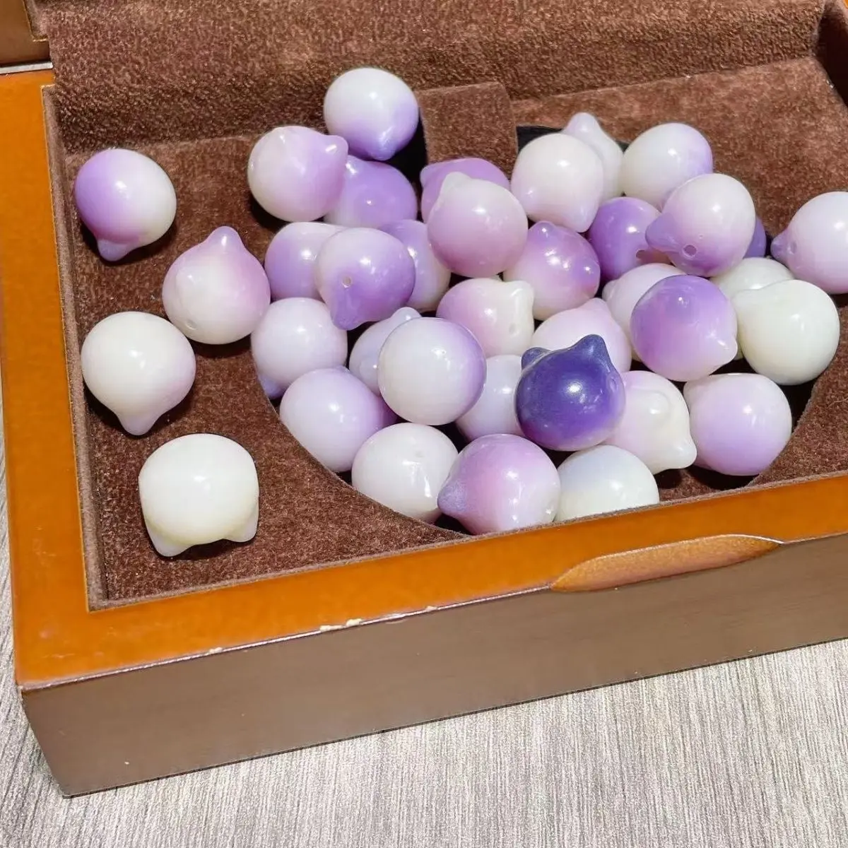 (C16) Purple kitty heads*25