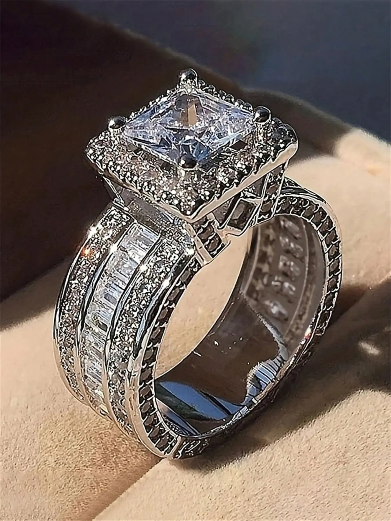 1 PC Elegant Cubic Zirconia Solitaire Ring For Women For Wedding Engagement Party Jewelry Gift