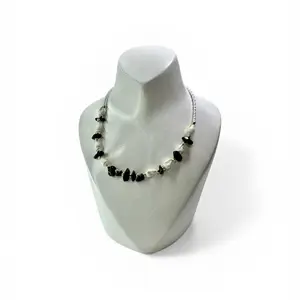 Collar de caralores y obsidiana