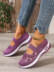 Flower embroidery flying woven single shoes for women, Casual breathable footwear, breathable mesh surface, non slip sole, shallow mouth mother shoes, casual and comfortable shoes for outdoor wear, one foot elastic band lazy shoes, Walking Shoes