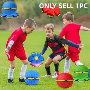 Press-and-bounce UFO magic ball toy, portable flying toy, creative flying saucer stepping magic ball, stress-relieving flying flat disc ball, Flying Orb Ball, suitable for outdoor play for children aged 3-8, party gift (red, blue, green, pink)