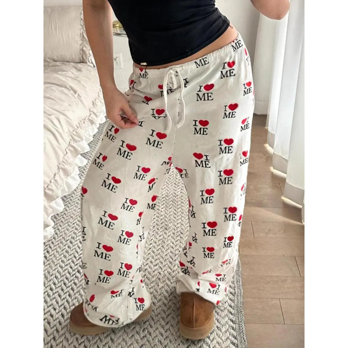 Casual Multicolor Love Theme Print Sweatpants, Baggy and Comfy Oversize Bottoms for Outdoors & All Seasons, Graphic