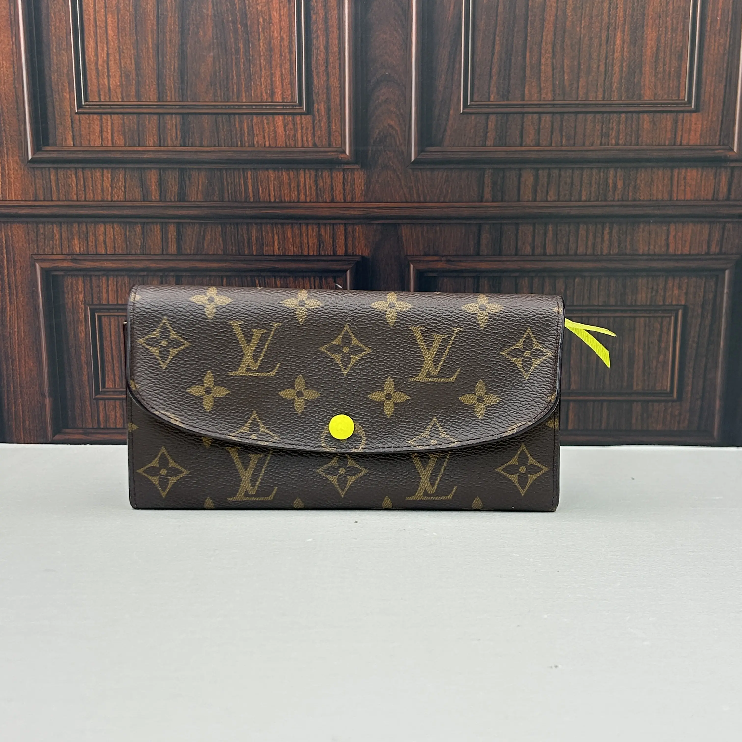 Pre-owned Louis Vuitton Emilie Neon‑Yellow Snap‑Button Long Flap Wallet 888