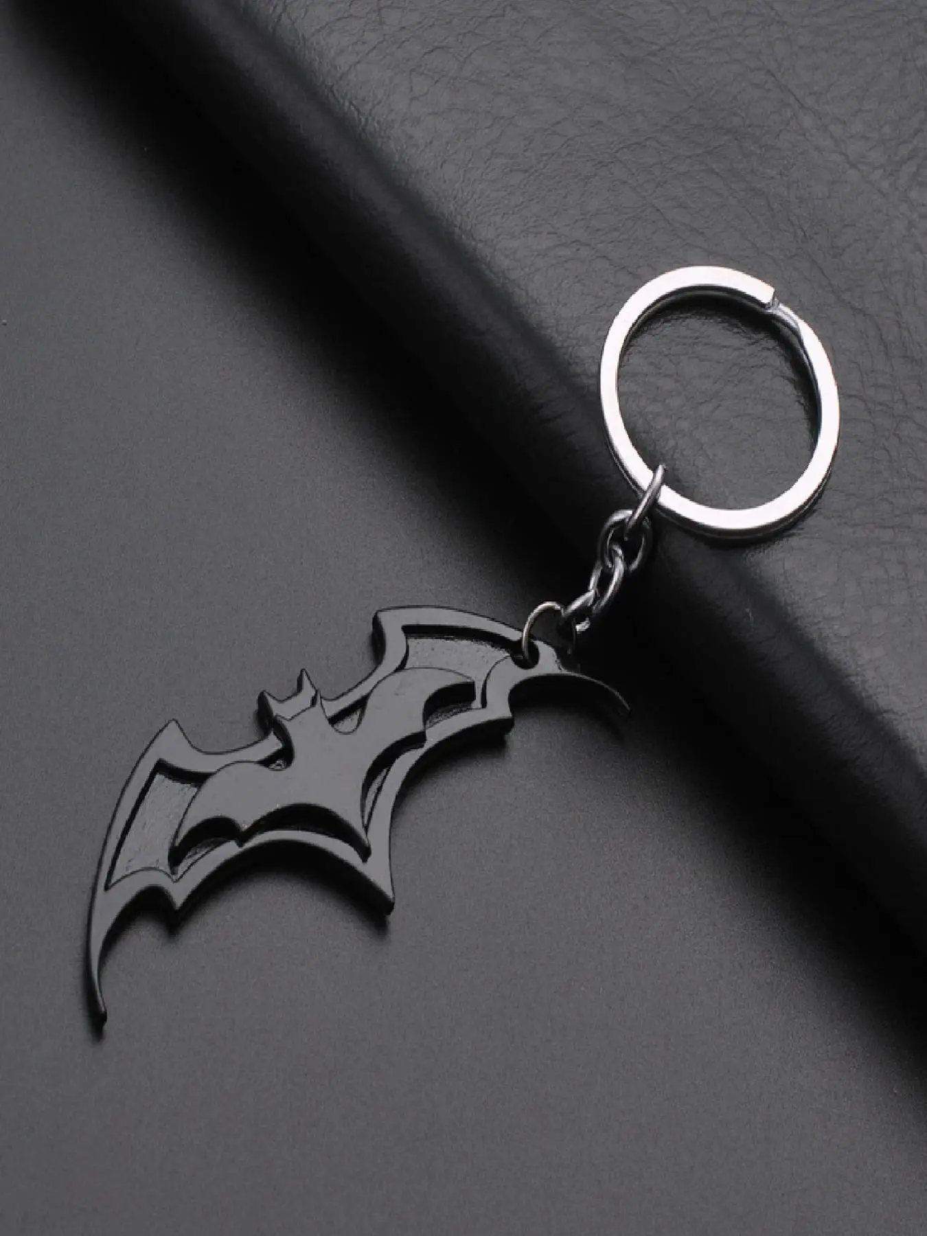 Random Color Bat Design Keychain, Creative Fashionable Alloy Keychain for Men & Women, Fashion Accessories for Daily Use, Trendy All-match & Exquisite Stylish Keychain for Birthday Gift, Keychain for Bags