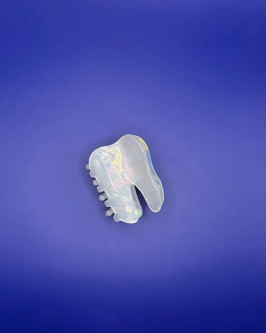Small Pearly White Tooth Claw Hair Clip
