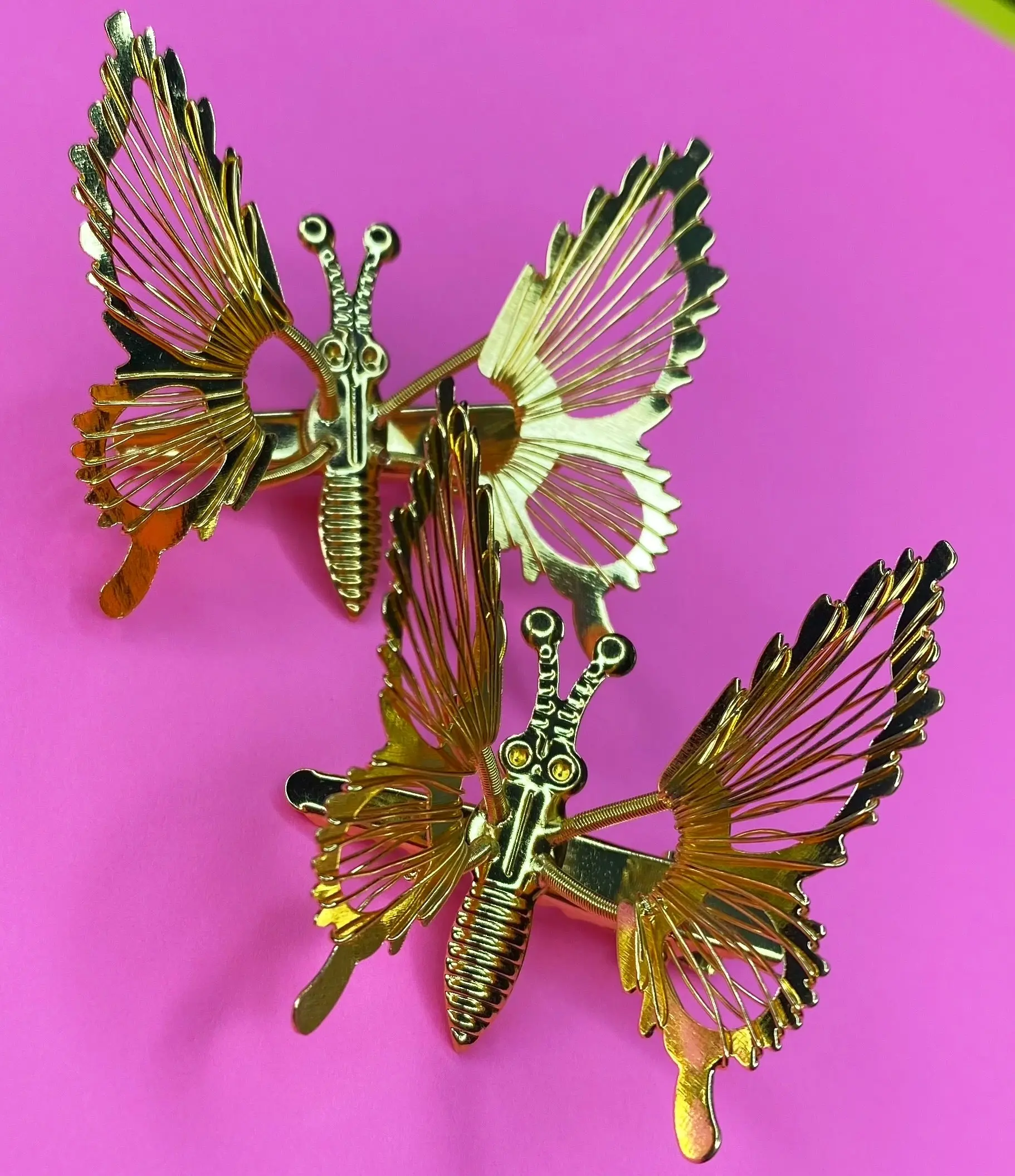 VINTAGE GOLD FLUTTERING BUTTERFLY CLIP