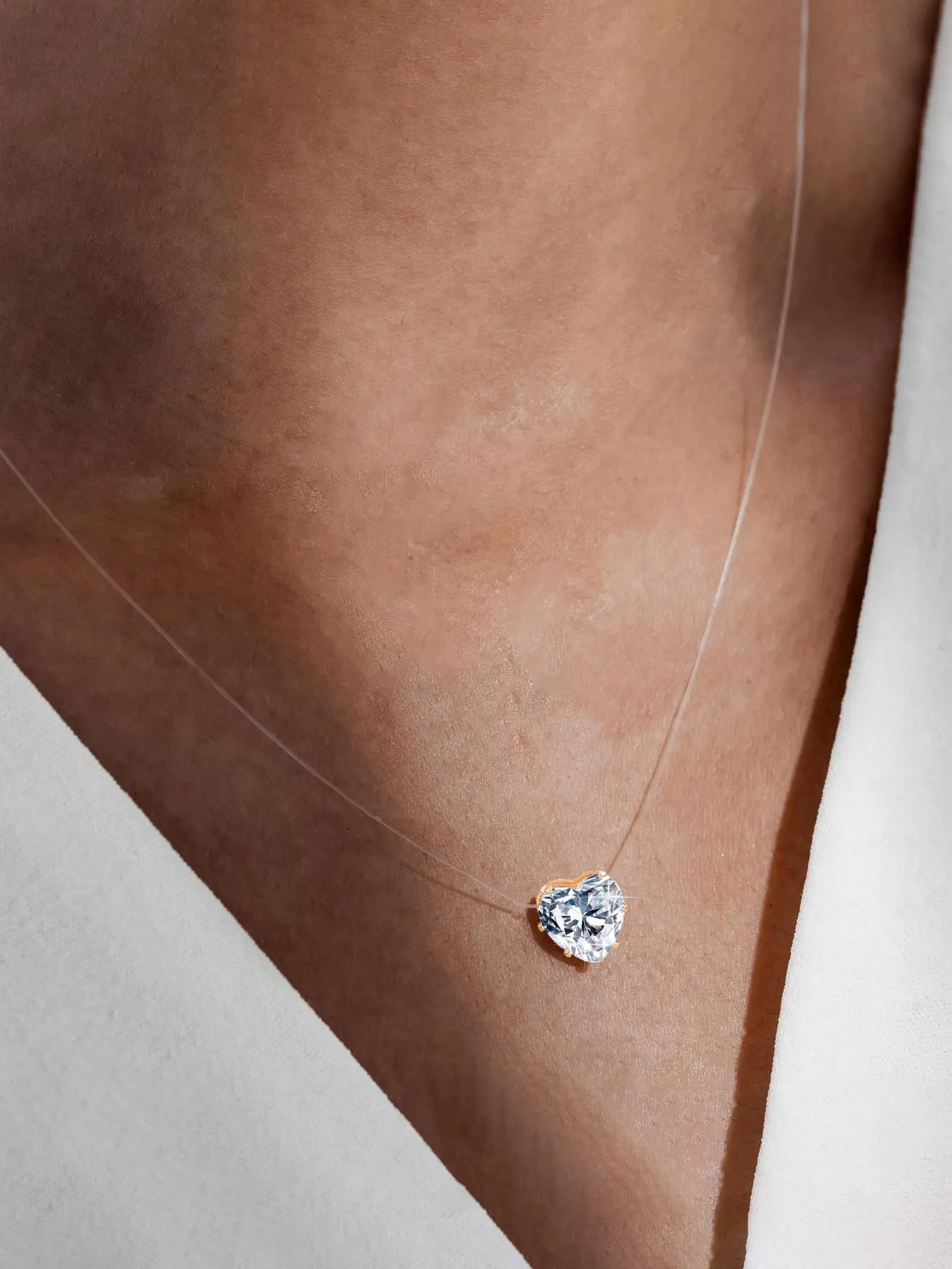 Creative Transparent Fishline Pendant Necklace, Invisible Heart Moissanite Lockbone Chain, Women's Fashion Jewelry, Unique Design, Sentimental Necklaces, Statement Necklace