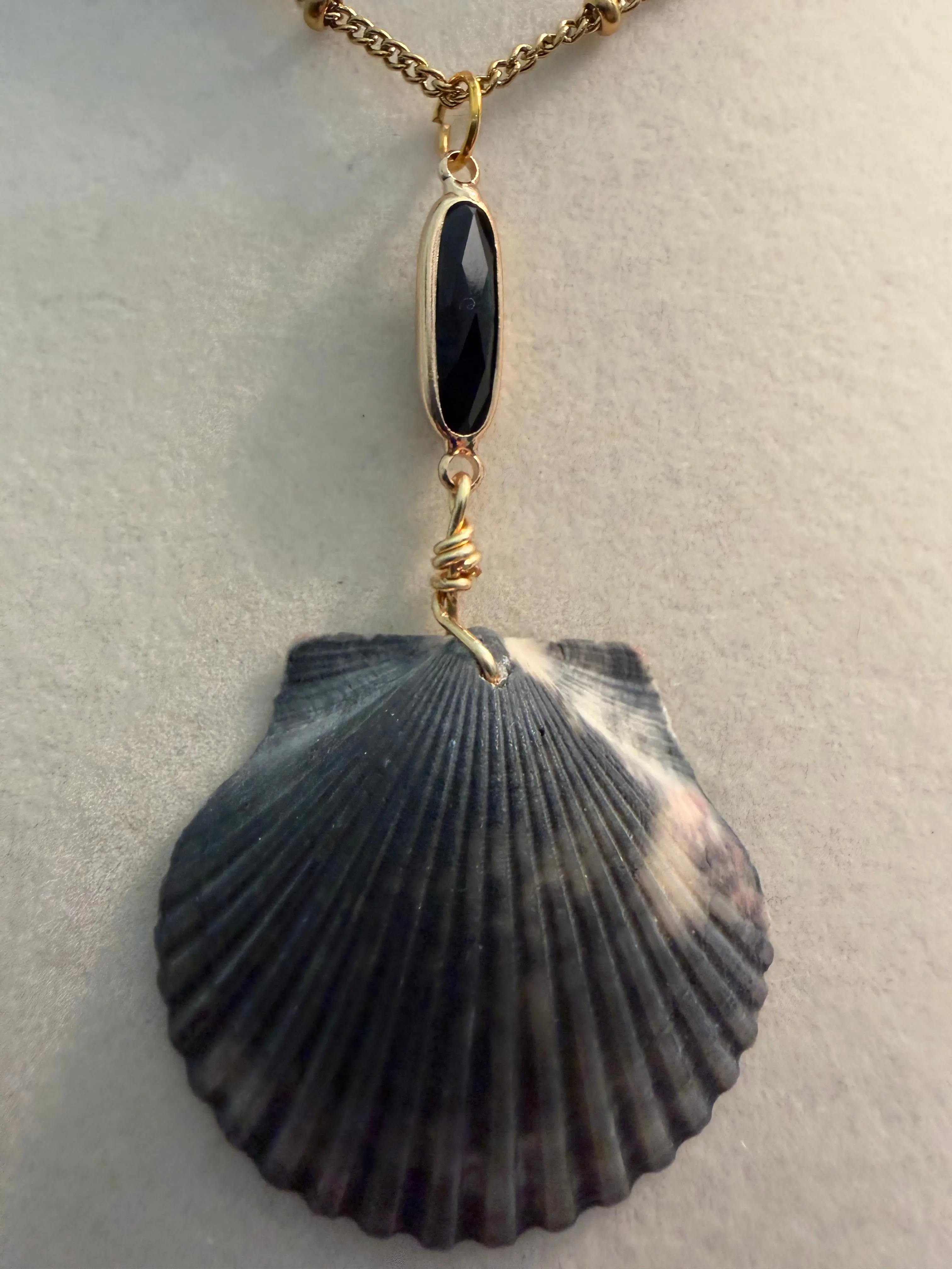 Minimalist Unisex Onyx-Obsidian Dark Calico Scallop Shell Necklace, Moody Wear Satellite Chain Costume Jewelry Accessory