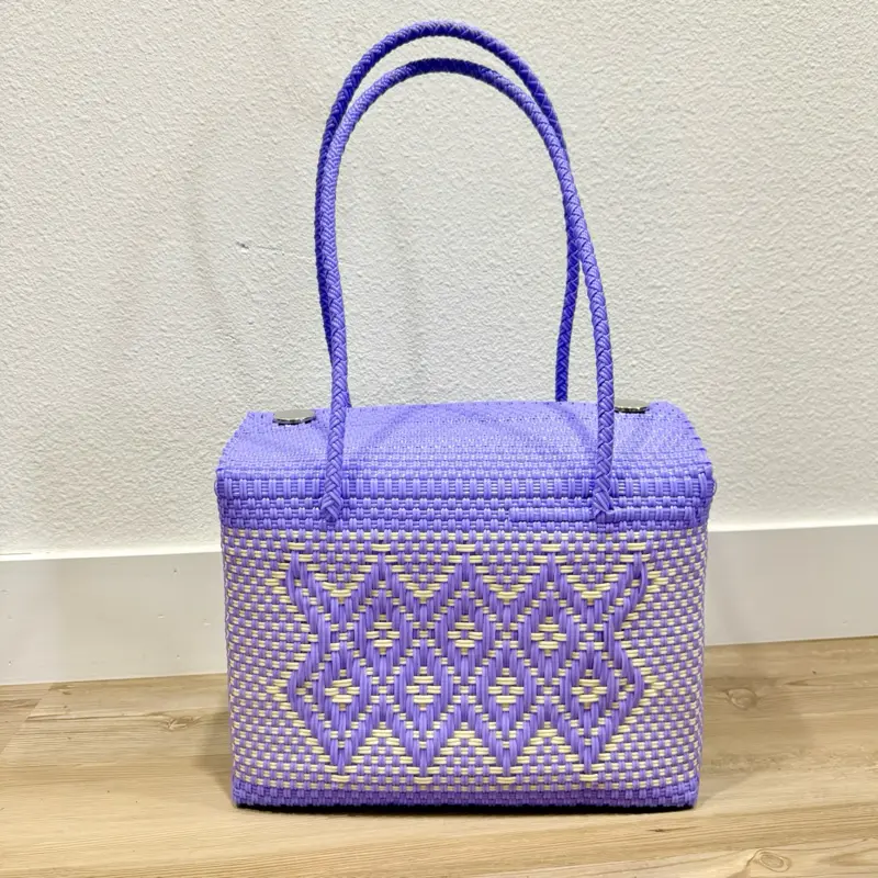 Women's Handwoven Reusable Bag, Mexican Handcrafted Recycled Plastic Eco-Friendly Purse with Magnetic Buckle Closure, Unique Design, 12x6x9 In Lonchera