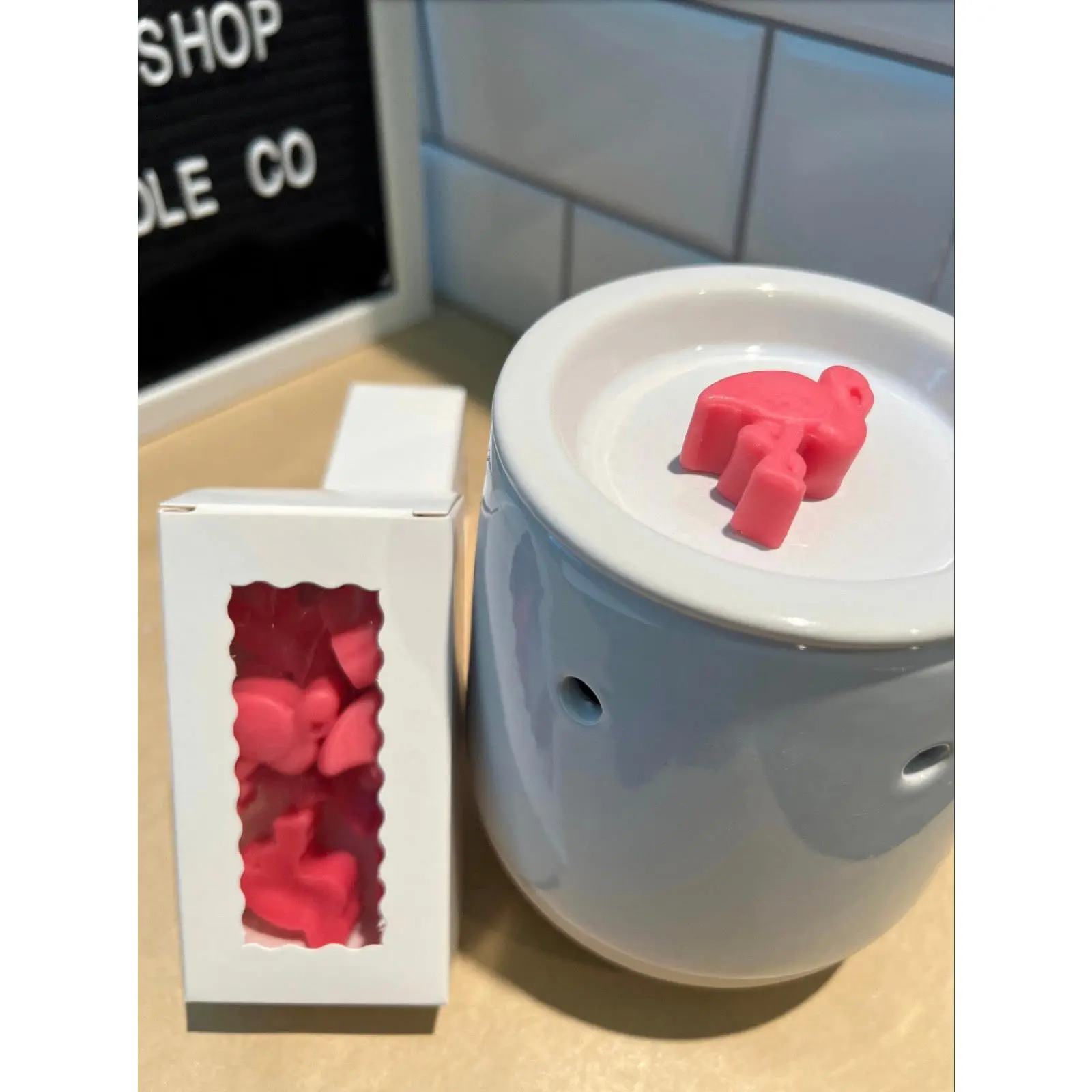PINK FLAMINGO Strawberry Wax Melts | 1.8 oz | 8 Melts