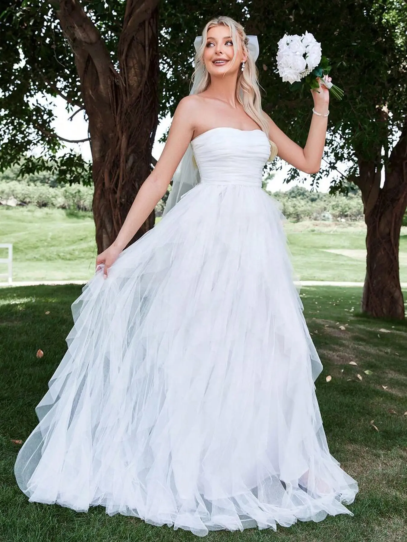 Romantic A-Line Cake Dress, Elegant Bride Gown, Perfect for Special Occasions, Formal Weddings, and Bridal Parties, Knee-Length, Sleeveless, Slim-Fitting, Elegance, Chic