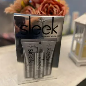Sleek anti-Humidity shampoo, conditioner & shine coat
