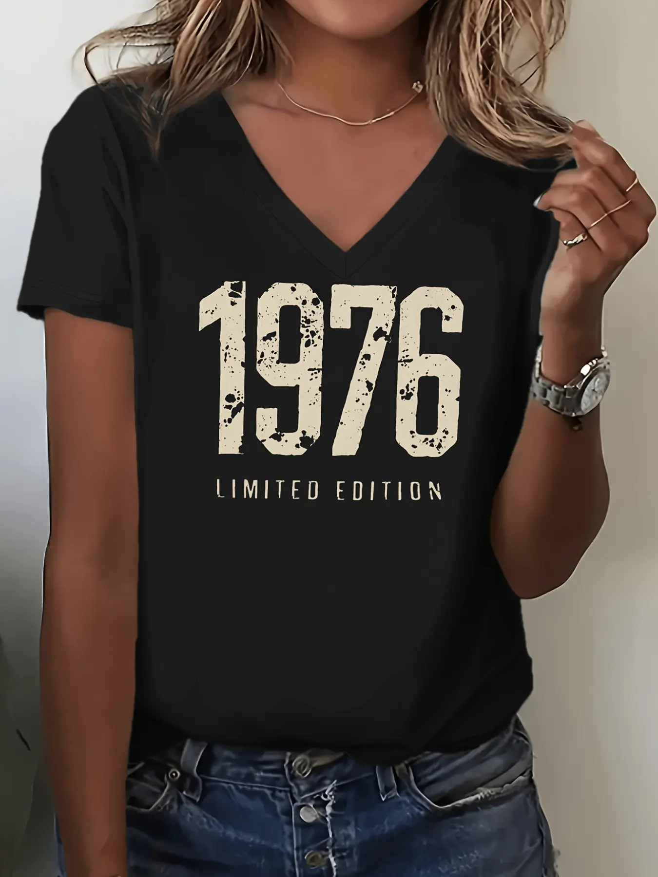 Women's 1976 Retro Vintage Vibe Number Print V-Neck Short Sleeve T-Shirt, Casual All-Season Top, Soft Elastic Fabric, Womenswear, Fit, Clothes