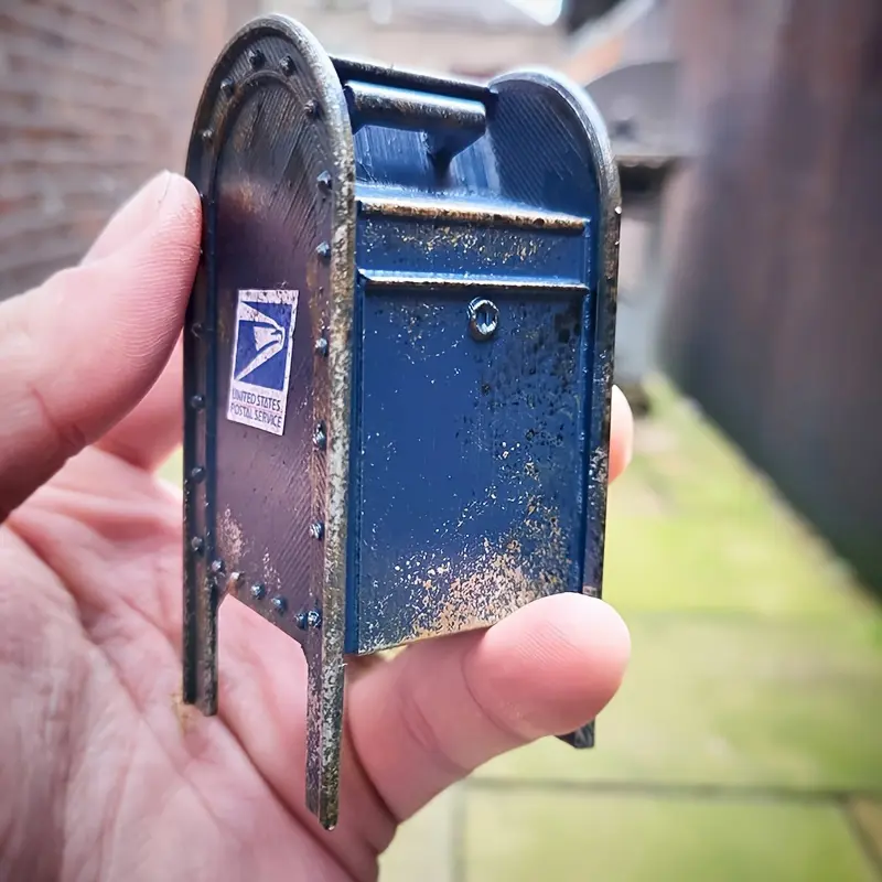 Retro Mini Metal Mailbox Decoration, 1:12 Ratio, Suitable for Home And Office Decor, Indoor And Outdoor Use