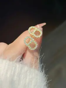 Women's Elegant High-End Earrings, Stud Earrings, Ear Studs, Hypoallergenic Stainless Steel, Unique Design Delicate Jewelry, Perfect Gift for Her, Fashion Accessory Suitable for Any Occasion