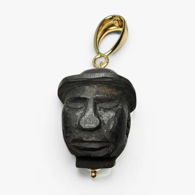 Dije de rostro de hombre y mujer hecho a mano