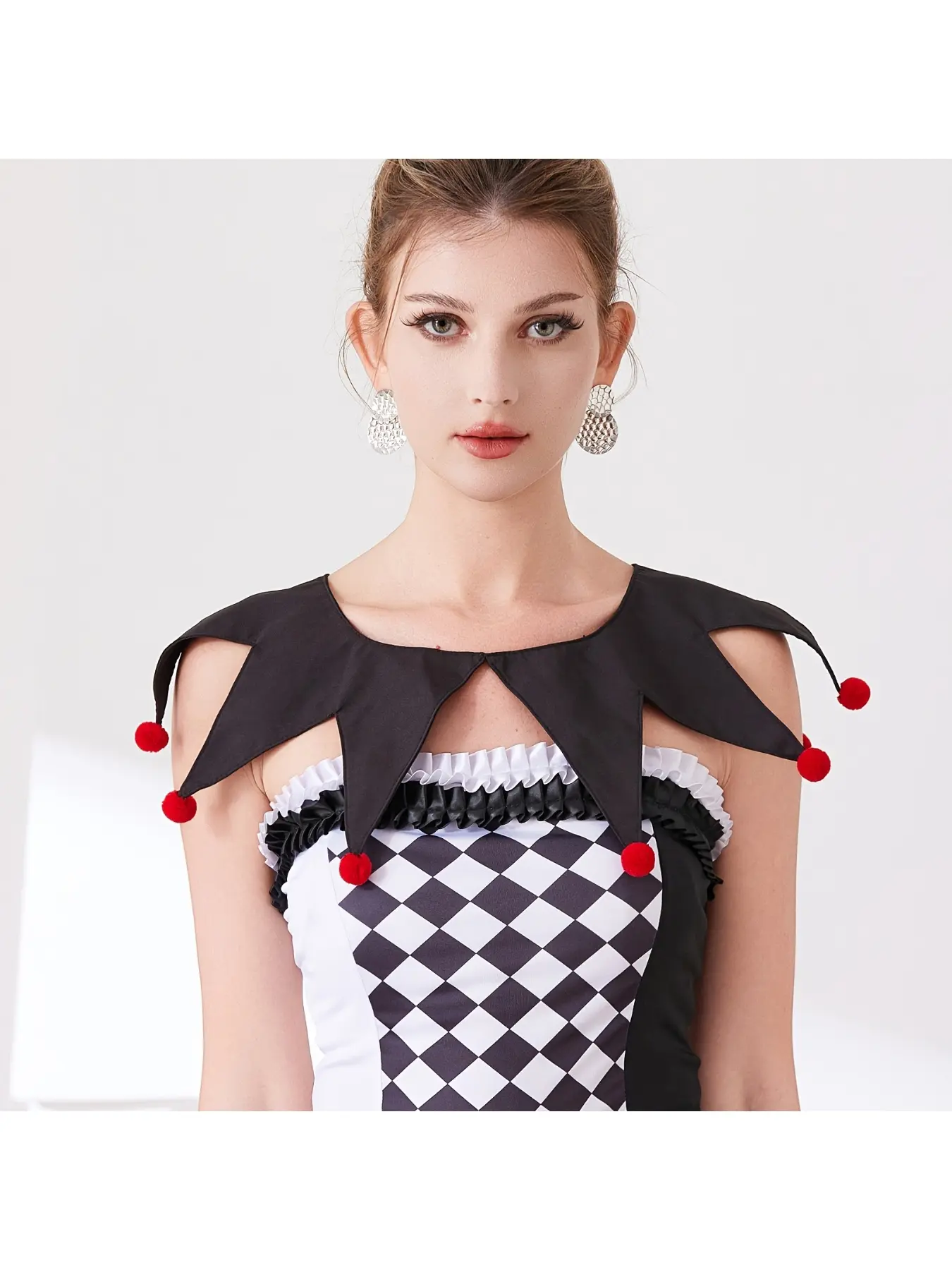 Halloween Costumes: Devil, Jester, Queen, Vampire & Clown Outfits for Cosplay