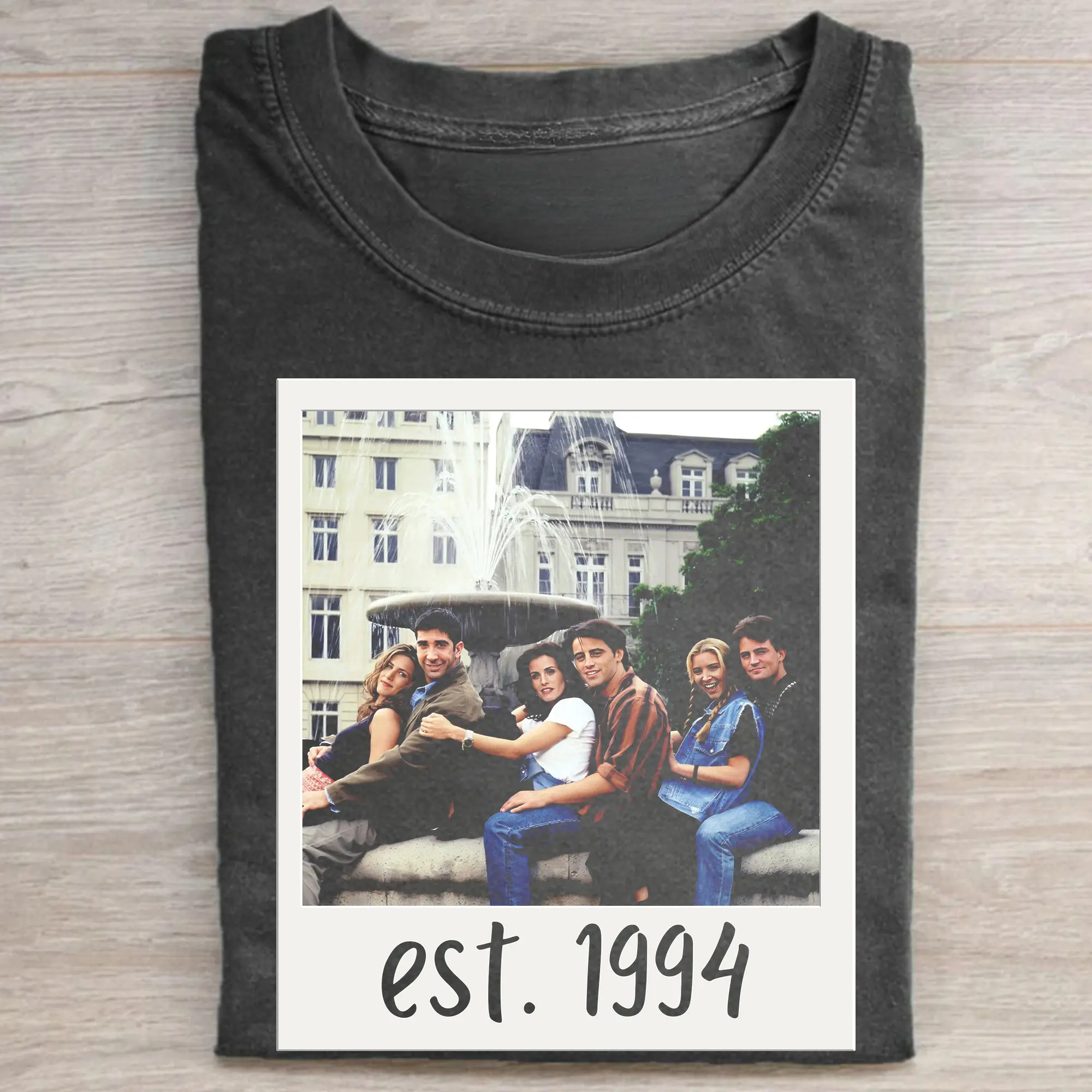 POLAROID Men's 1994 Friends Sitcom Tshirt, Vintage Graphic Print Short-Sleeve Cotton Streetwear Top, Shortsleeve, Casual, Menswear, Round Neck, Fitted, Cute
