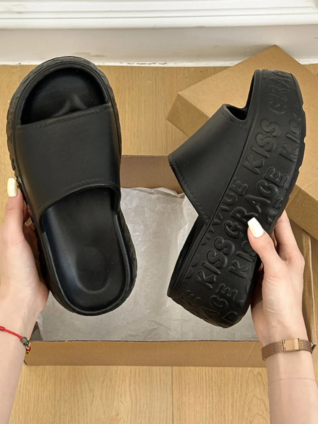 Women's Letter Embossed Eva Sandals, Thick Sole Beach Shoes, Fashionable Outdoor Footwear, Durable & Comfortable Design, Thick Sole Slippers, Summer Slide Slippers, Summer Beach Slides