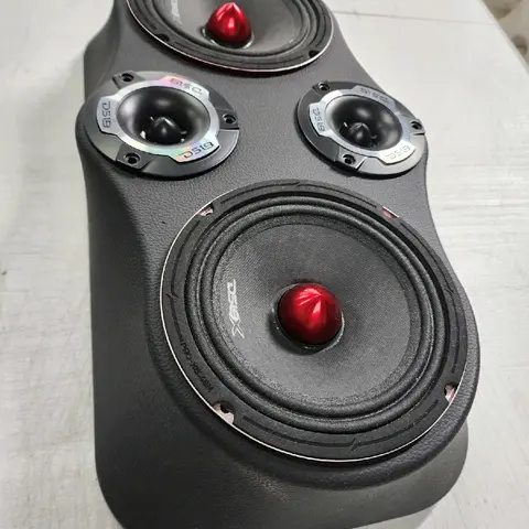tt panel 2 x 6.5 and 2 tweeter  cut out5.81 LEER PRIMERO NO INCLUYE BOCINAS NO SPEAKERS INCLUDING