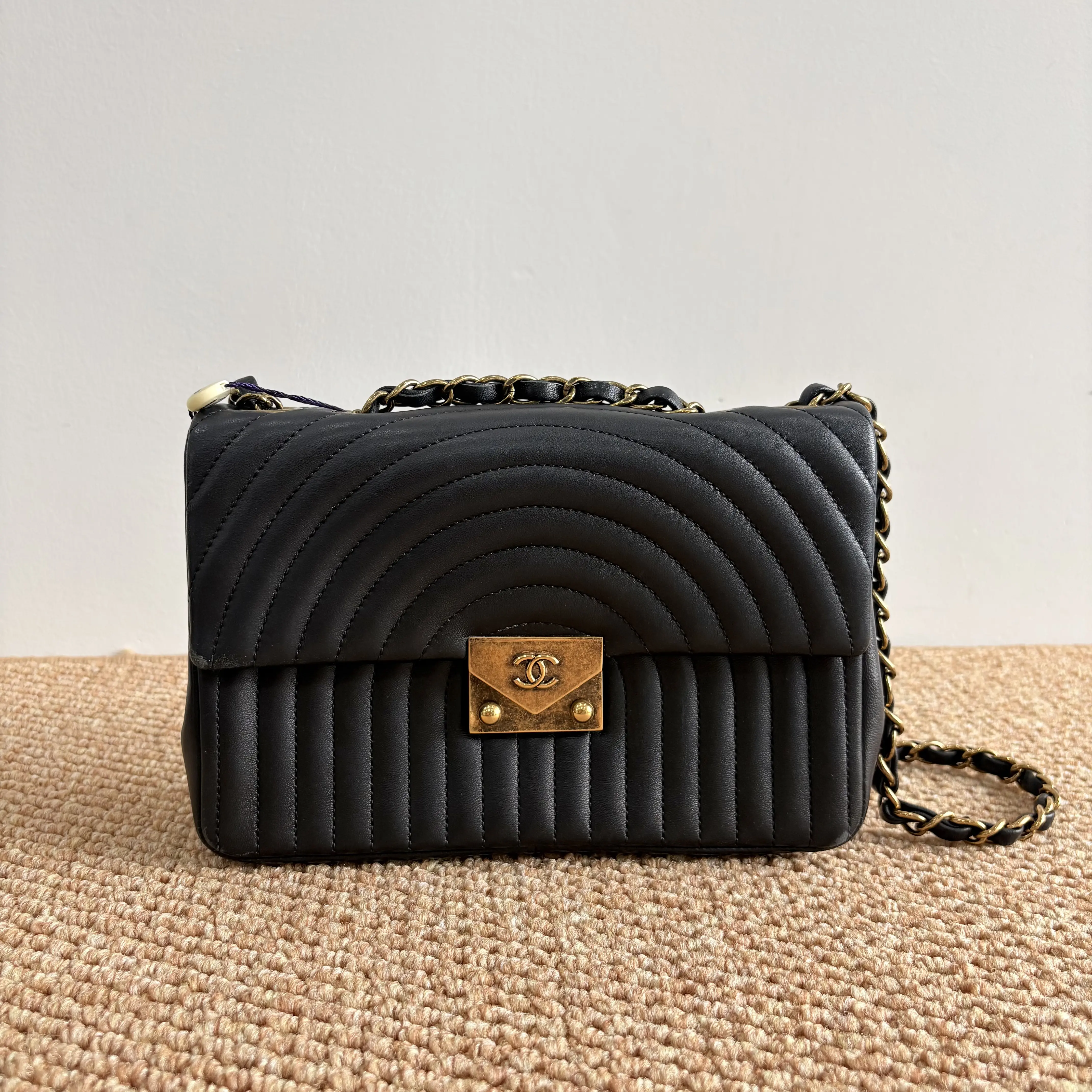 Pre-owned CHANEL Classic Quilted Flap Bag Black, Gold Hardware, Fashionable Elegant Chain Crossbody Shoulder Bag (Chain Handbags for Women), Fashionable Bags