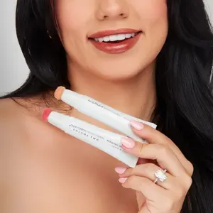 Lesdomakeup  cheeks on point Liquid Blush and highlight duo - Beauty Creations Radiant Cosmetic Flawless