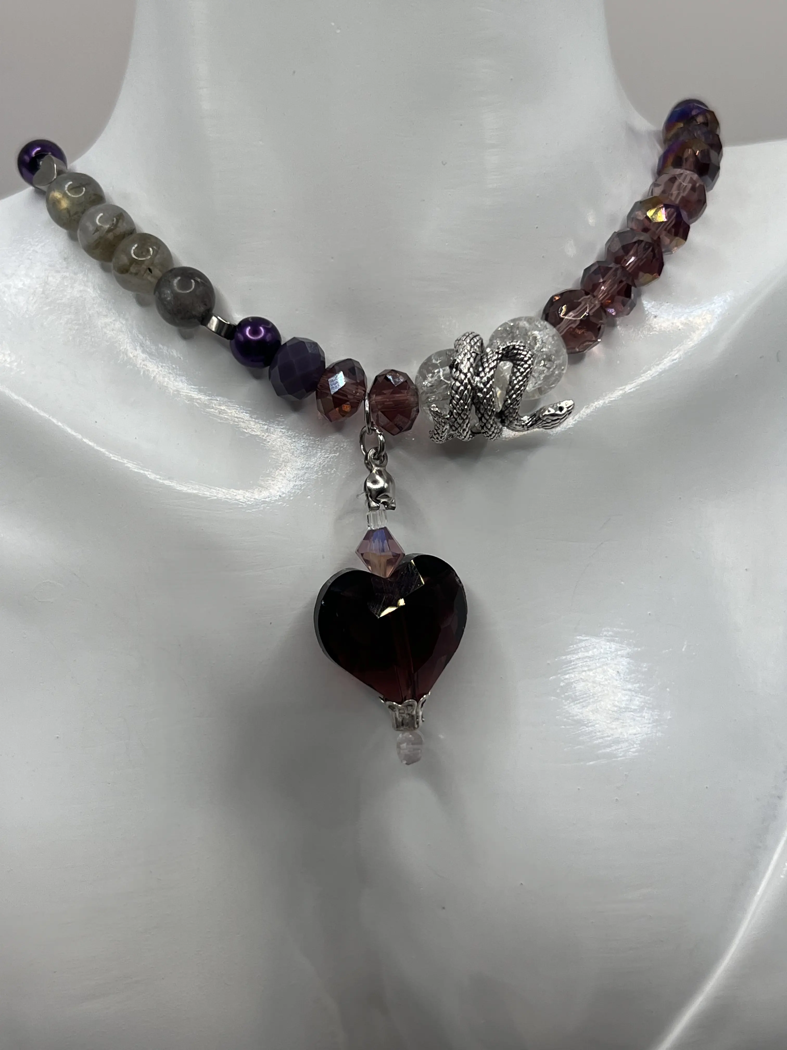 Goth Natural Crystal Necklace with Beaded Chain, Heart-Shape Labradorite Drop Pendant with Deep Purple Hues, Glass Beads, Silver-Plated Hardware, Stretch Cord, Twist Clasp, No Warning Applicable