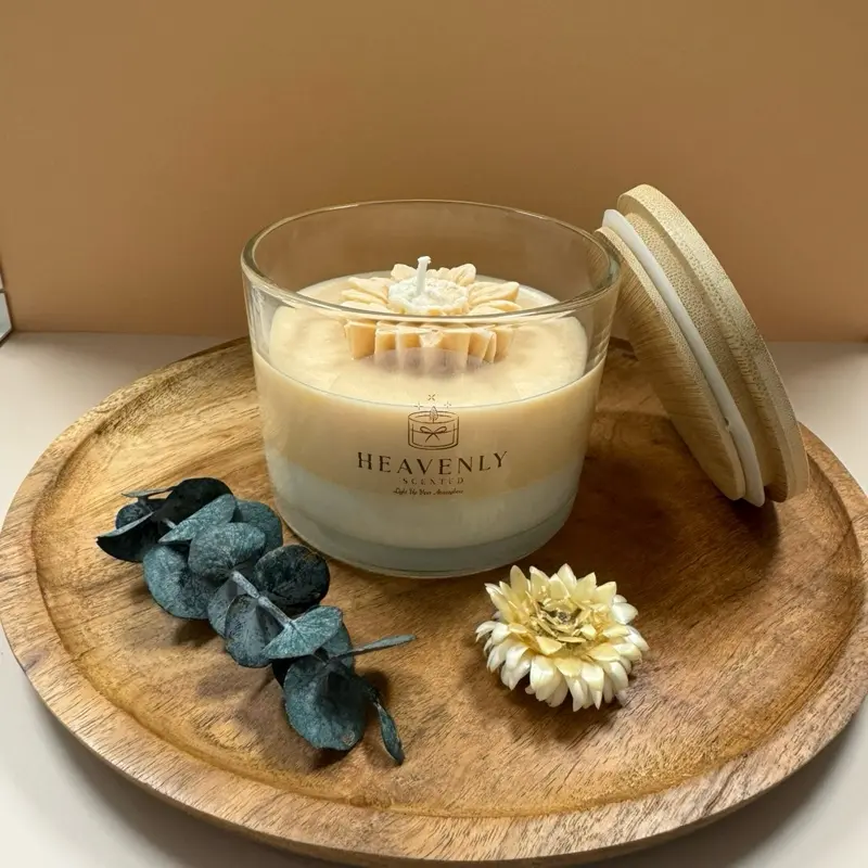 Heavenly Candles Sweet Daisy - Aromatic Peach Scented Candle in Glass Jar