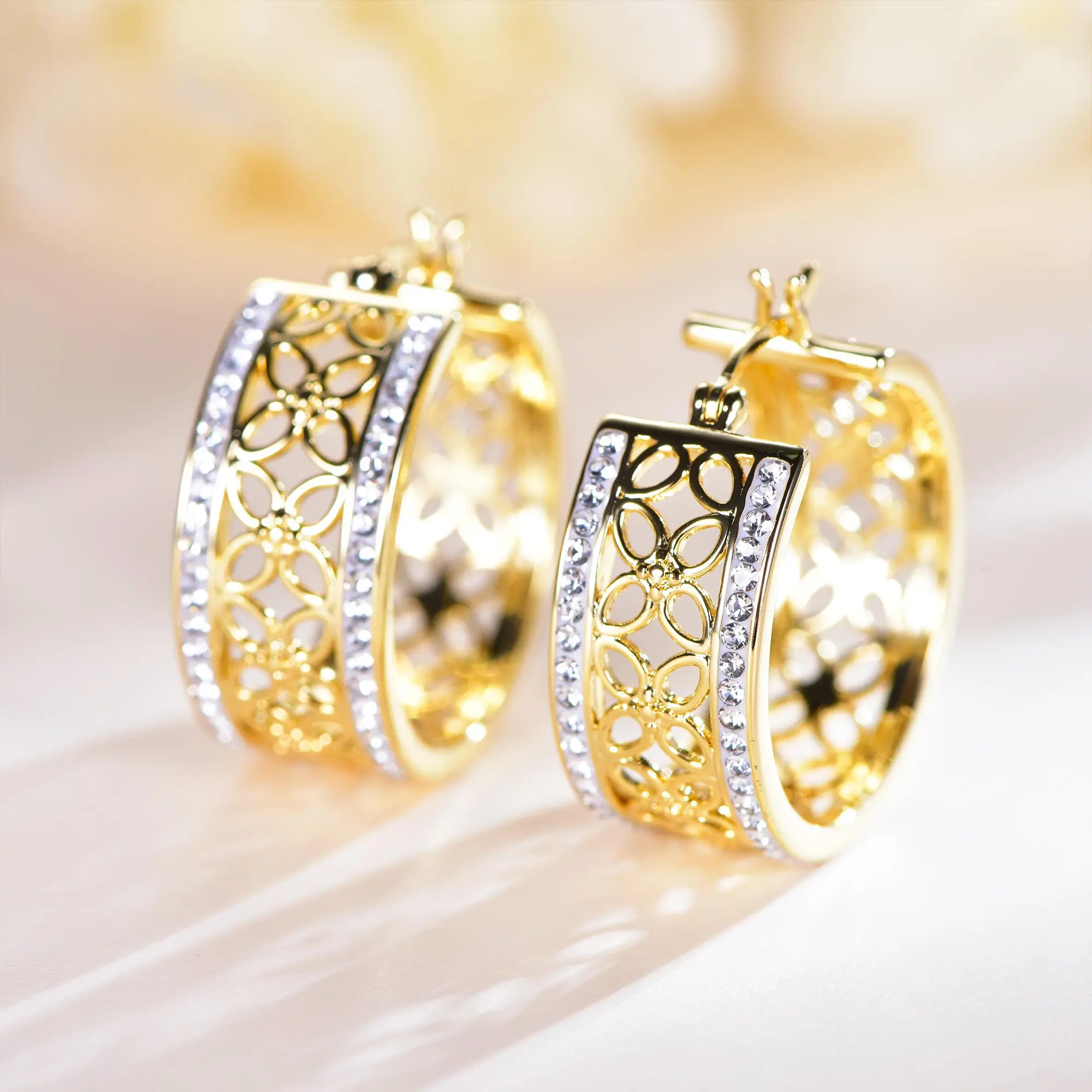 18K gold-plated copper hollow circular earrings: crystal border, delicate & finely crafted. Stylish versatile for daily/parties/outfits/outdoor, ideal gift for Black Friday/Christmas.
