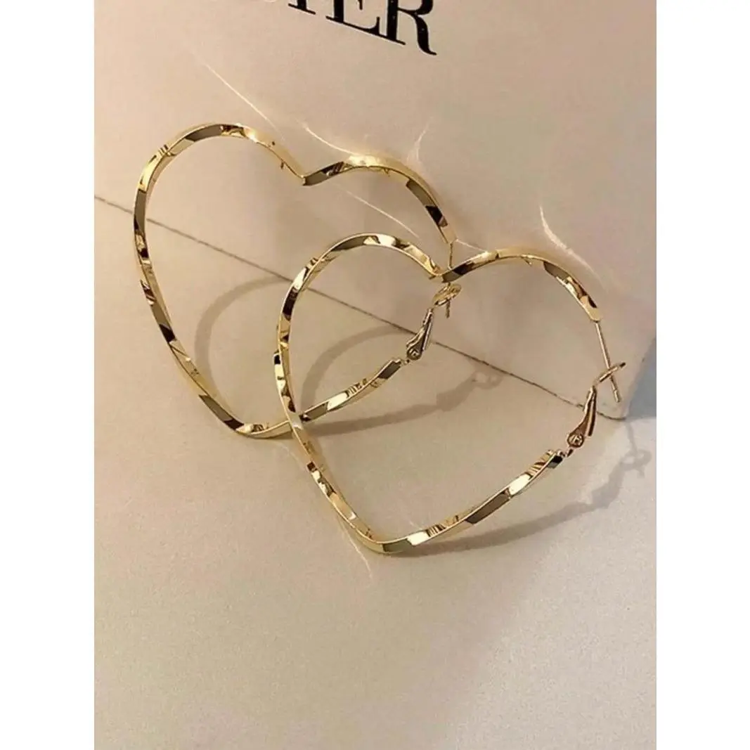 Hoop Earrings for Women, Oversized Twisted Heart Chunky Jewelry in Gold & Silver, Lightweight Hypoallergenic Alloy with a Shiny Finish & Bling Effect for Women's Fashion, Accessories For Women