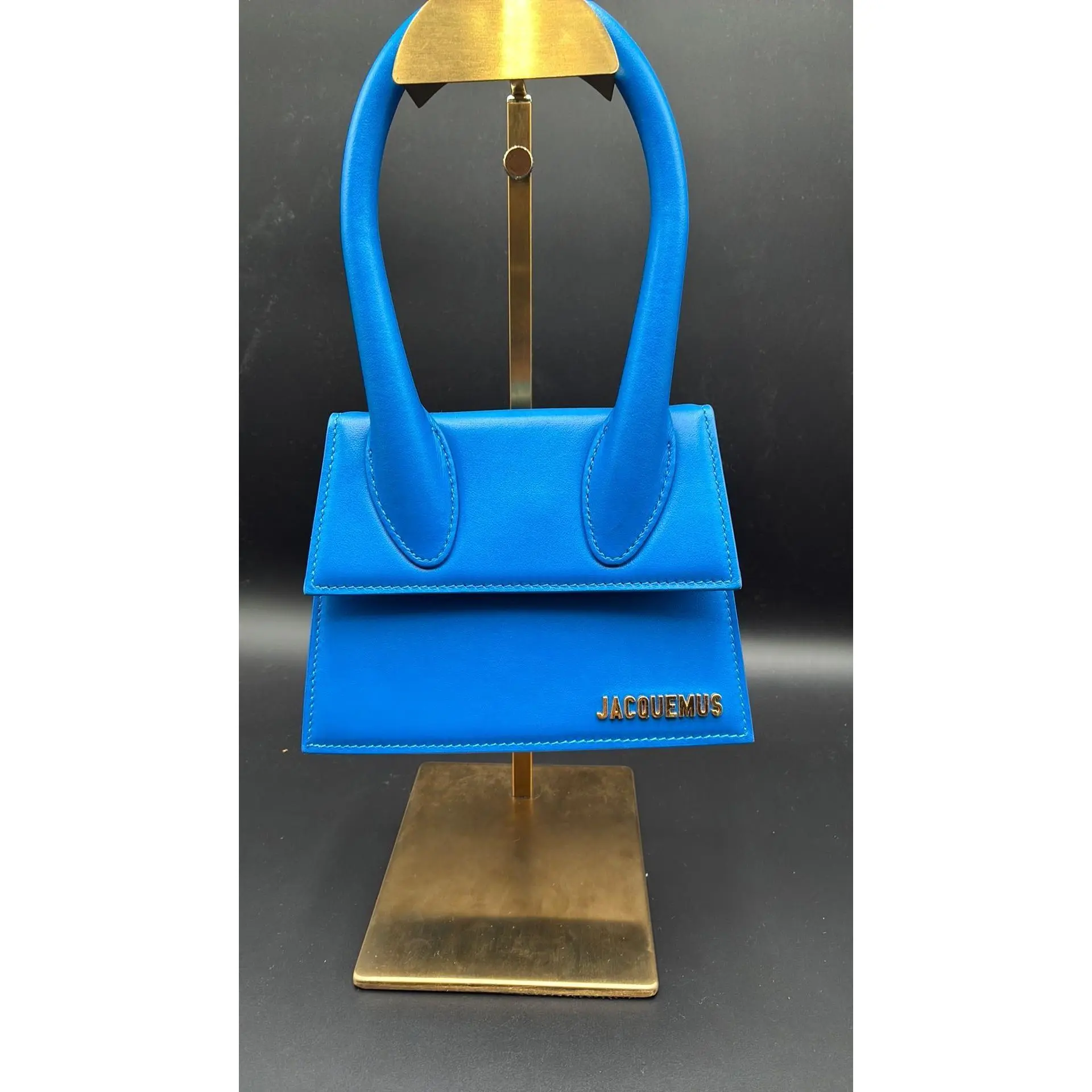 Pre-owned Leather Luxury Bags & Accessories Jacquemus Le Chiquito Hand Bag, Blue Date Code: NODC06262602. Entrupy ID: .