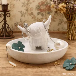 Highland Cow Ring Holder with Round Tray, Cute Bohemian Style Women's Gift, Plastic Farmhouse Jewelry Organizer for Bathroom Office Home Room Desk Decor,Christmas Gifts, Jewelry Storage Unit, Jewelry Storage Box