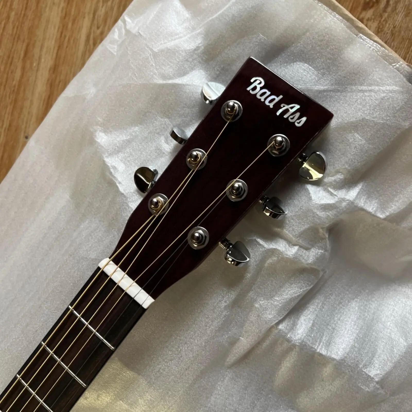 Budget Right-Hand Acoustic Guitar, Inspired by Top Makers, Gloss Finish, Rosewood Components, 19.75 lbs, 48 x 20 x 9 in, W/Faux Leather Case