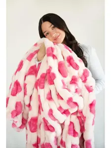 Hugs Heart Pink Blanket - Soft Plush Design, Ideal for Cuddling and Comfort