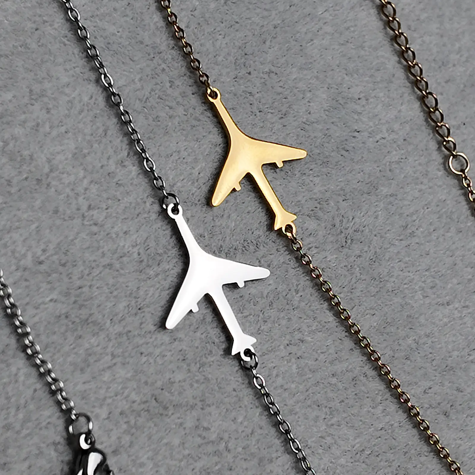 Minimalist Airplane Necklace for Women, Gold Stainless Steel Side Plane Pendant, Lightweight & Hypoallergenic Adjustable Chain, Graduation Gift, Stainless Steel Necklaces, Airplane Pendant Necklaces