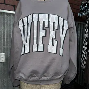 WIFEY camo print tshirt sweatshirt
