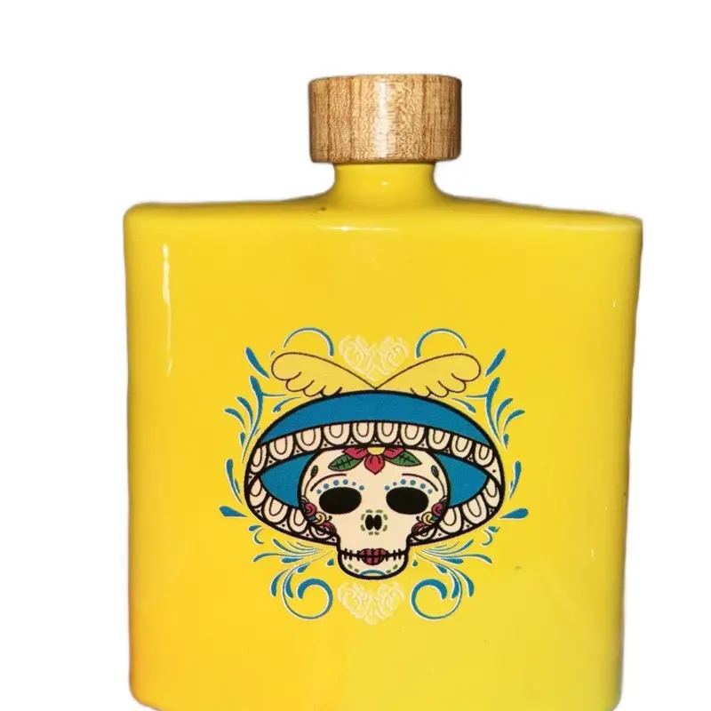 Licorera de Ceramica Yellow Bottle with Skull Design