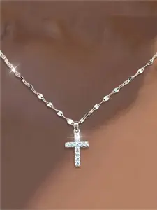 Elegant Exquisite Chic Women's Lip Cubic Zirconia Necklace with Cross with Pendant Blingbling Cross Chain Design, Suitable for Party, Vacation, Daily Matching, Gifting, Christmas, Valentine's Day,Thanksgiving, Suitable for Both Men and Women