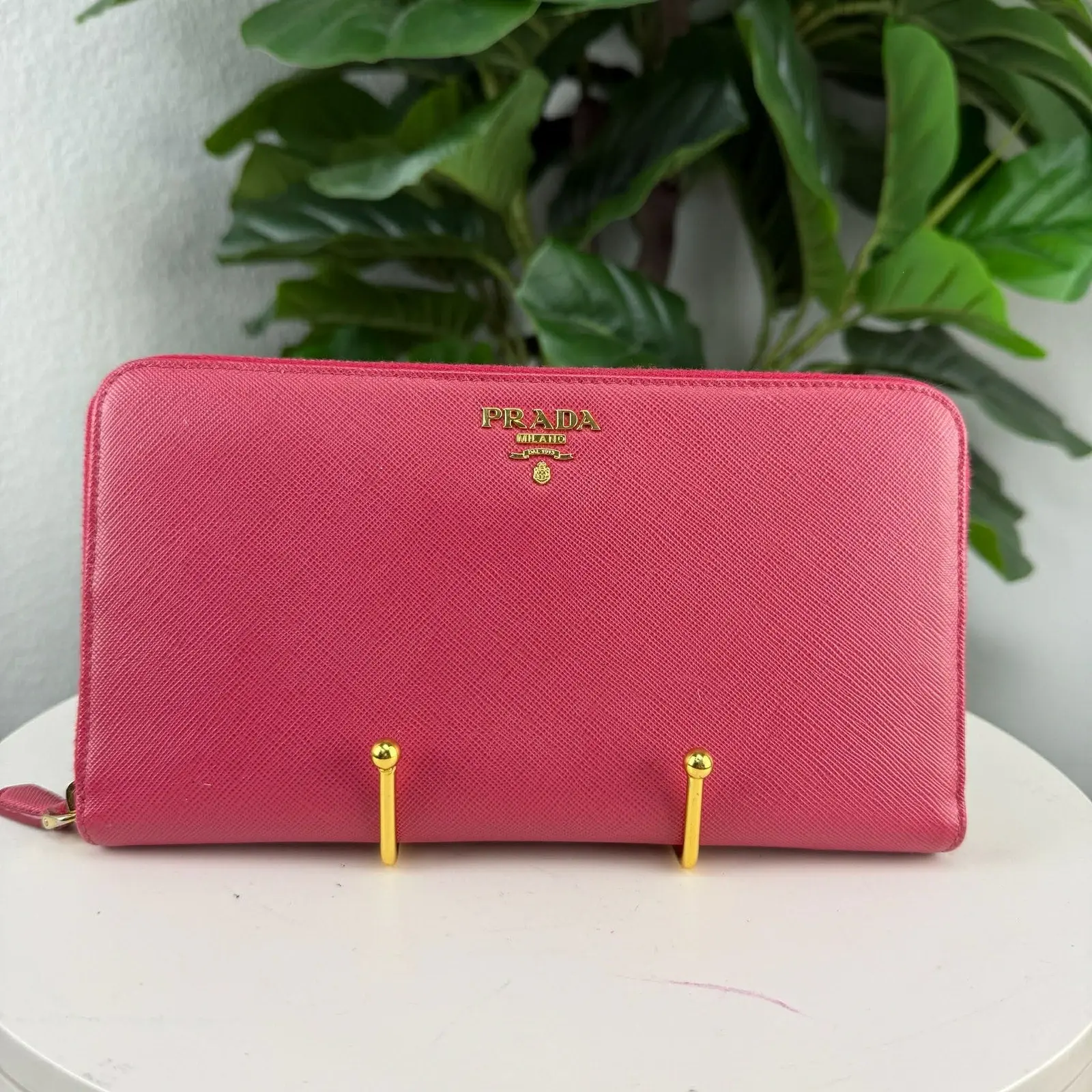 Pre-owned PRADA Saffiano Leather Small leather goods Authentic Pink Zippy Wallet Pre Owned