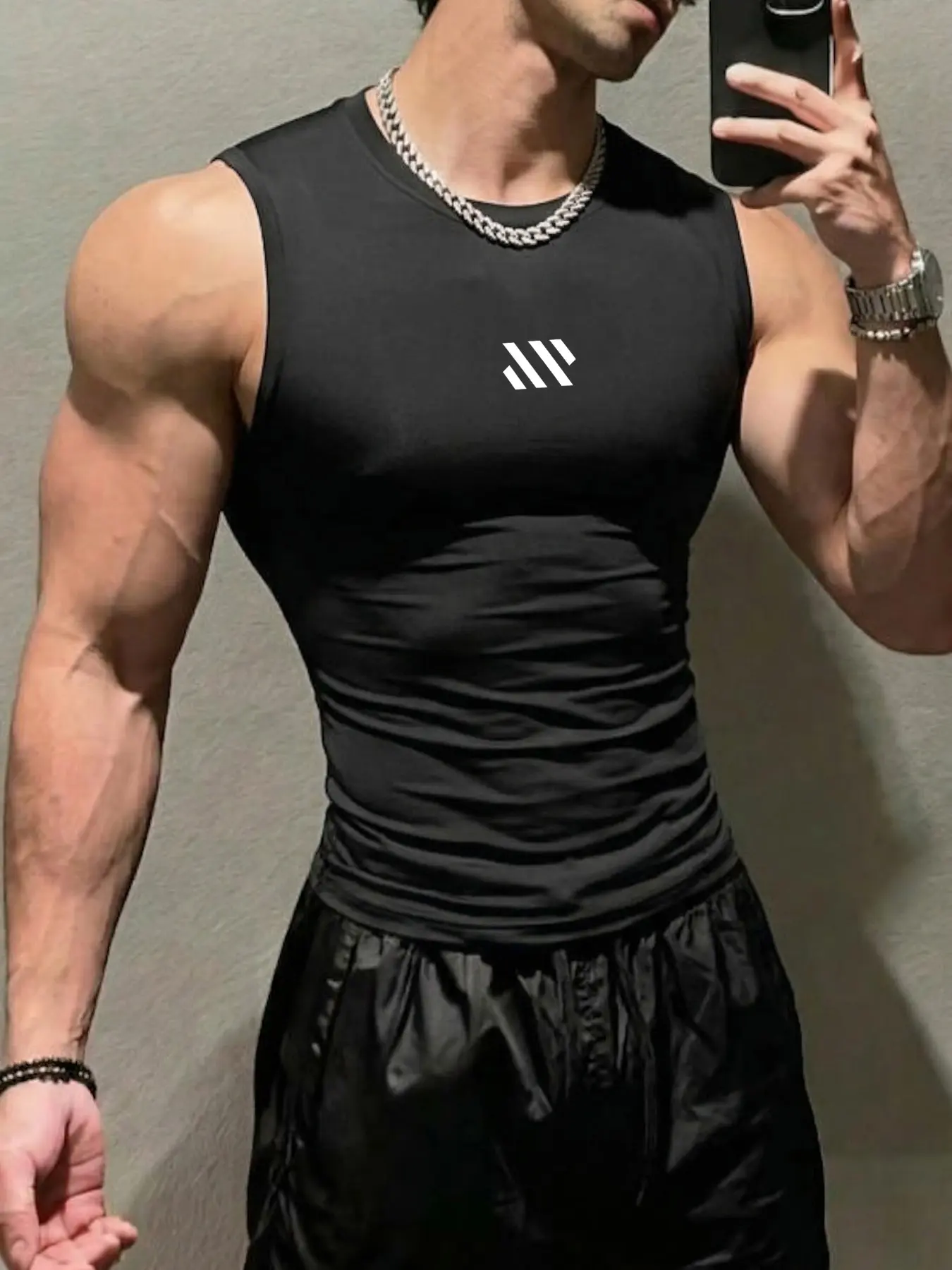 1pc Men's Compression Tank Top Gym Vest, Sports Vest, Fitness Vest Muscle Fit Sleeveless Base Layer with Geometric Striped Graphic, Dry Fit Wicking, Black, Fitness Clothes - Athletic for Bodybuilding, Weightlifting, Strength Training Vests