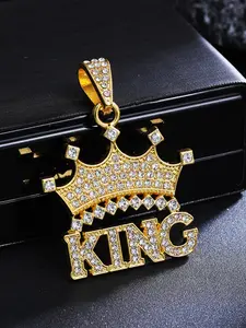 The fashionable and personalized full diamond crown KING pendant necklace, Diamond Studded Pendant, is suitable for daily wear, vacation and dating occasions, and is also a surprising and exquisite small gift.