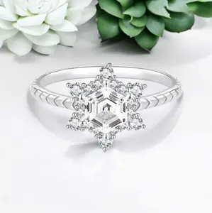 Elegant 18K 925 Sterling Silver Sparkling Snowflake Solitaire Ring (Size 6-8)