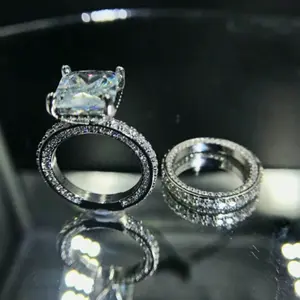 Set of 2 shiny silver-plated alloy rings, decorated with Cubic Zirconia stones, perfect for women to wear everyday or as wedding or engagement rings