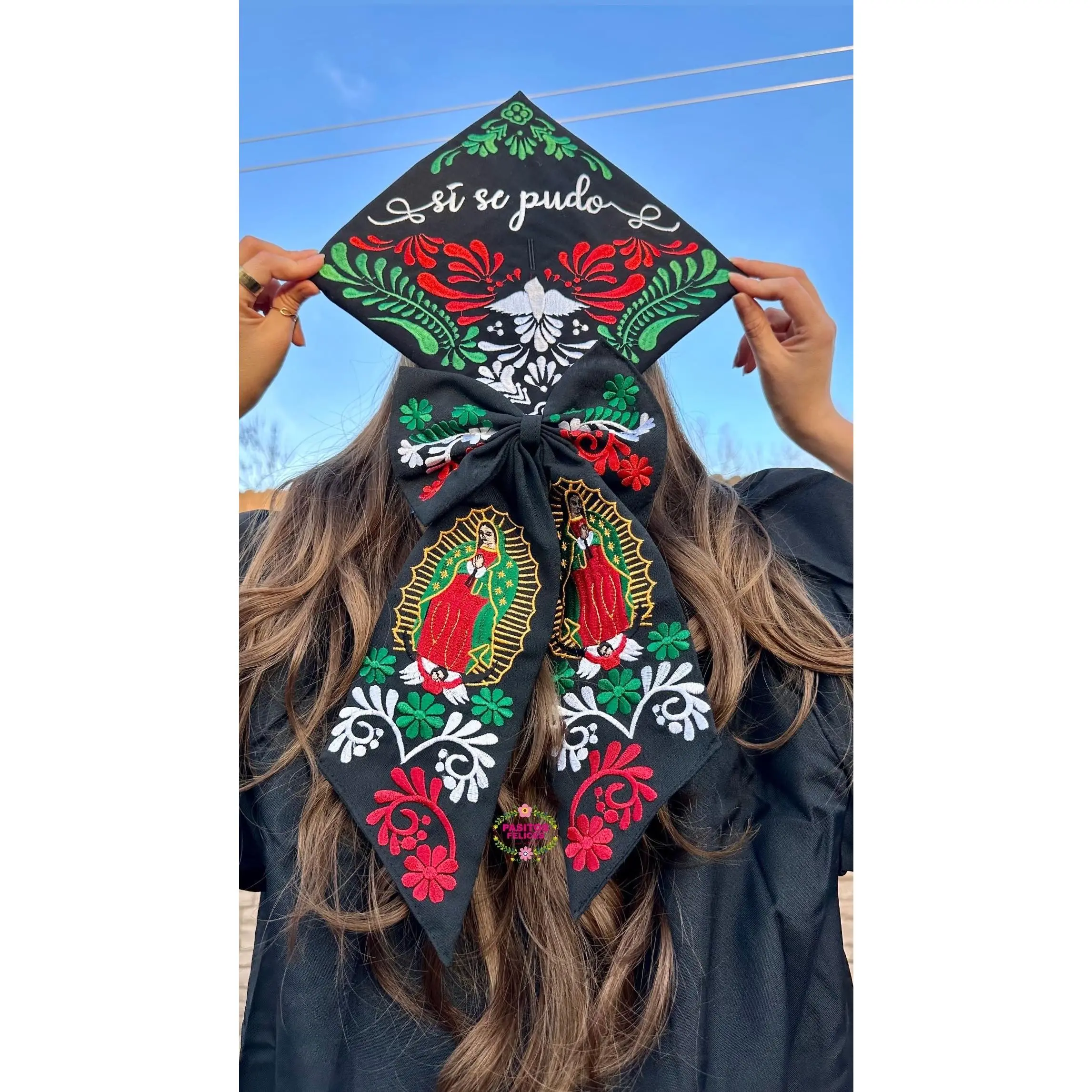 Si Se Pudo - Embroidered graduation cap topper only